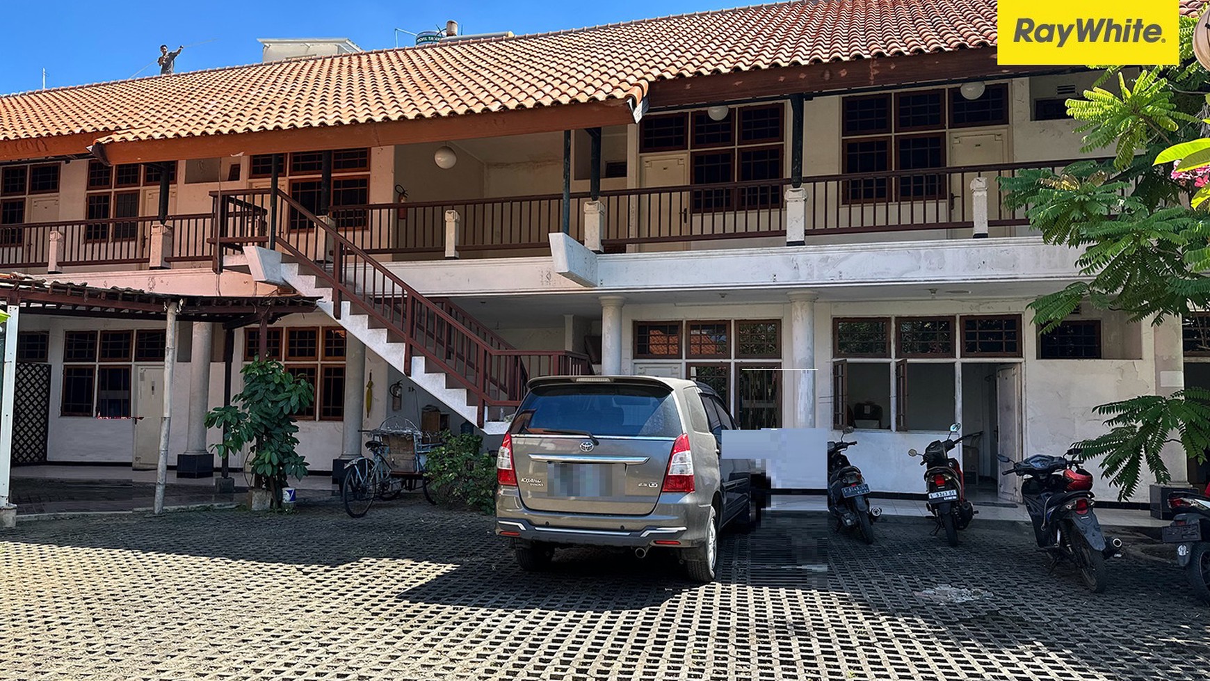 Dijual Rumah 2 lantai di Jemursari Selatan Surabaya