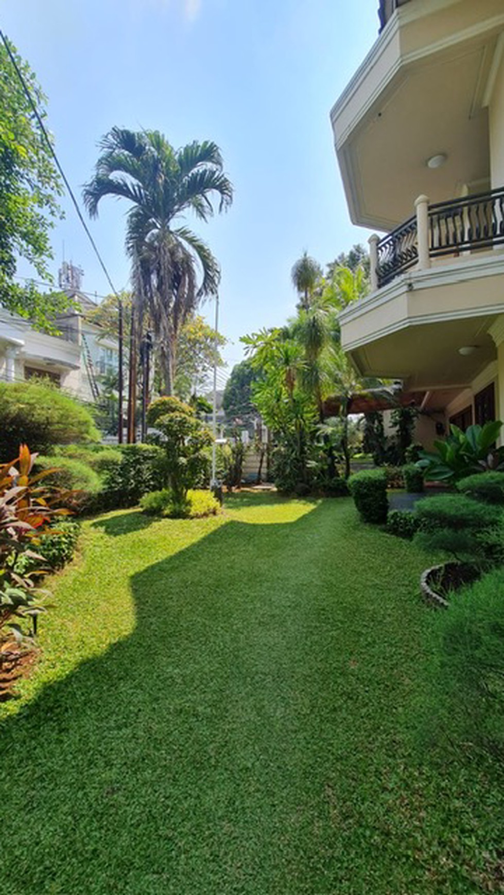  rumah mewah dan cantik Simprug Garden 