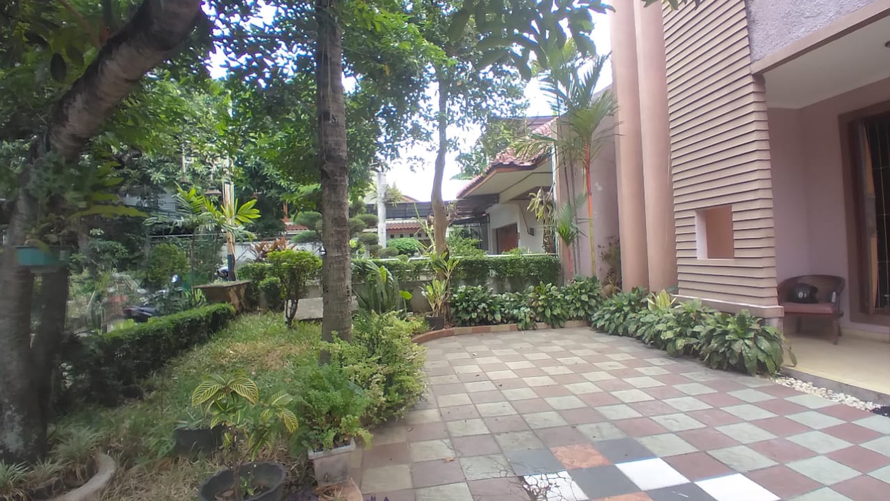 Rumah Mewah Dalam Townhouse Full Furnished di Condet