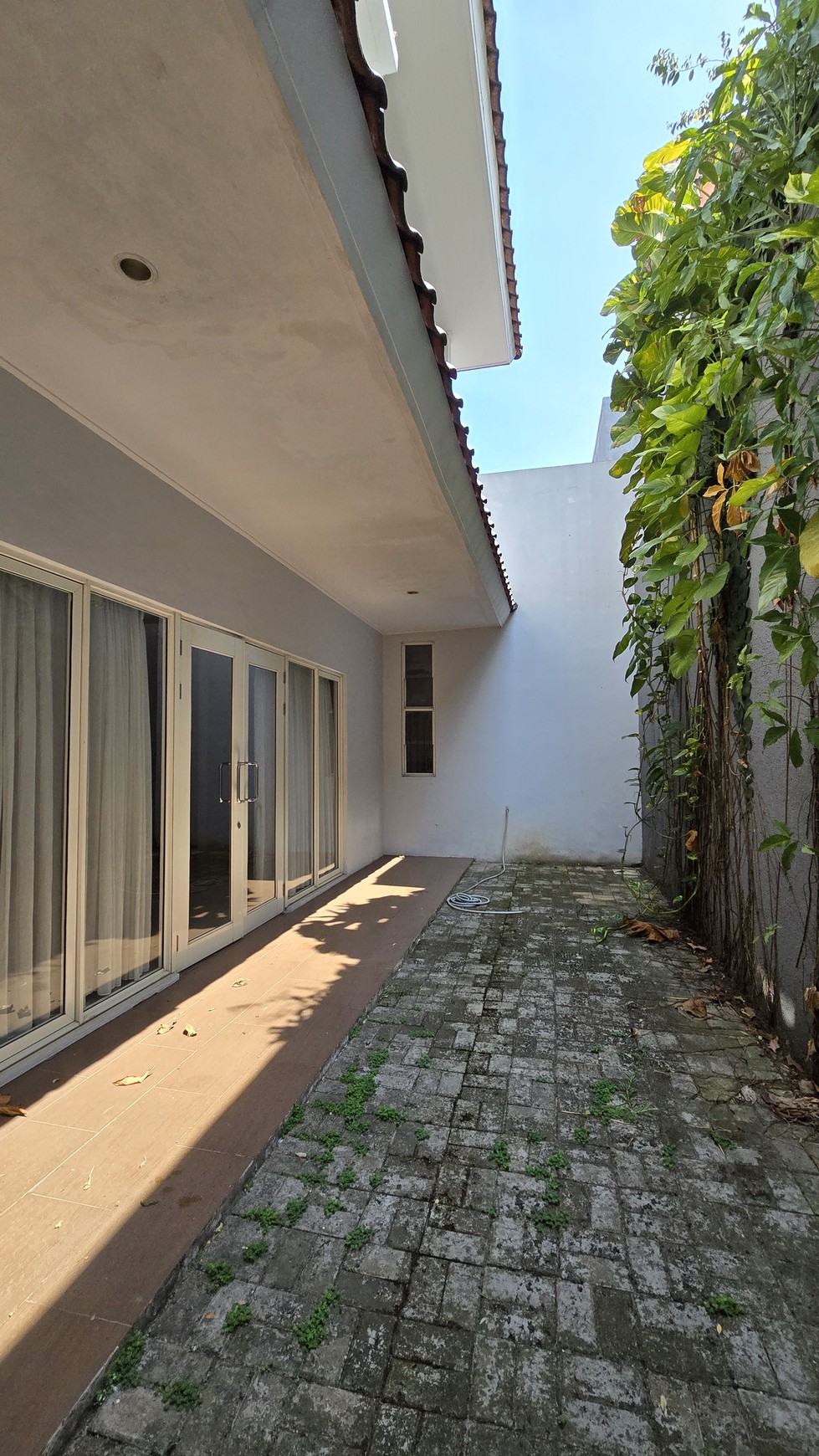 Rumah Nyaman dan Siap Huni di Cluster Kebayoran Essence, Bintaro Sektor 9 