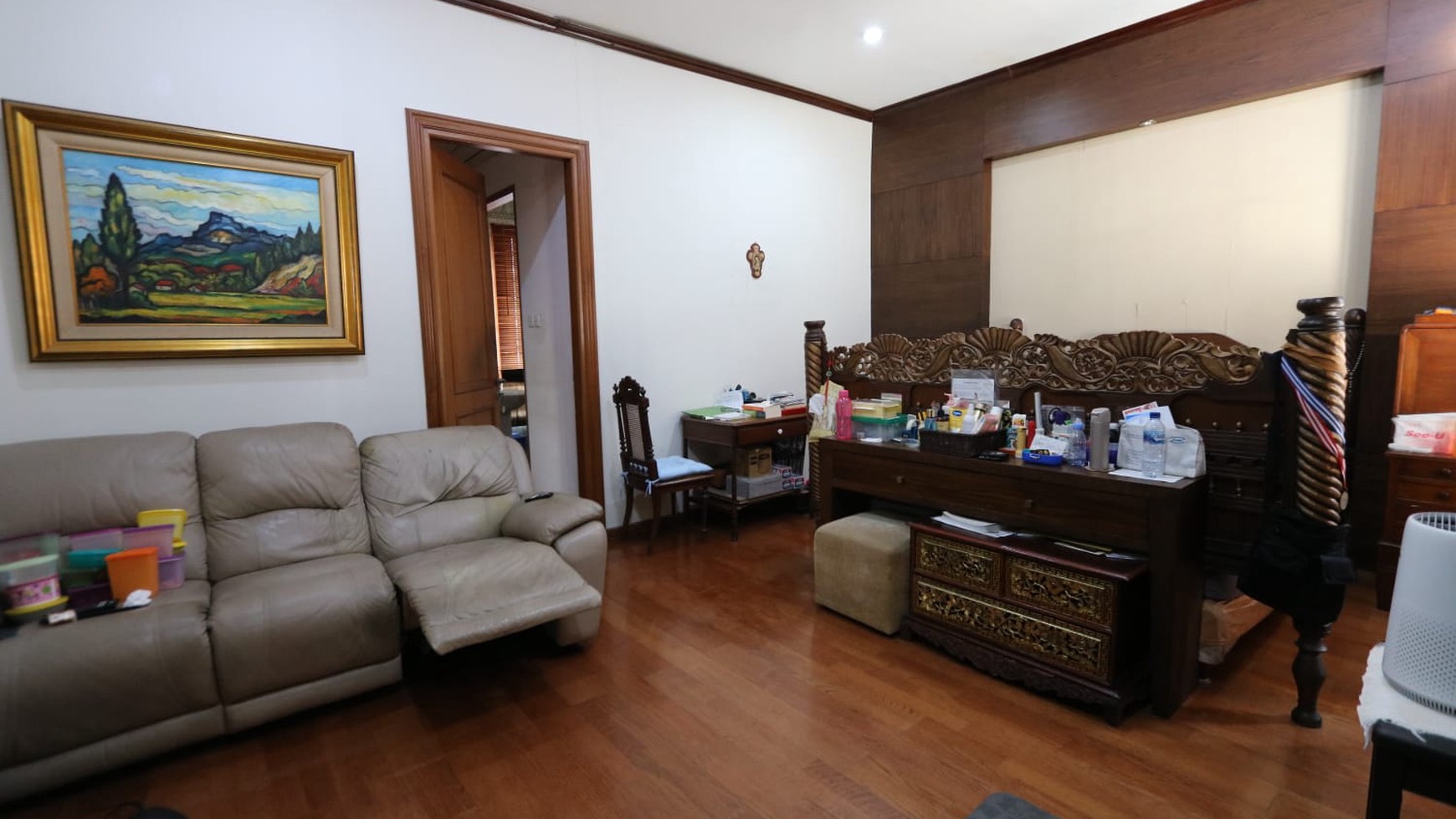 RUMAH MEWAH, SUDAH FULL RENOVASI, DESIGN MODERN ELEGAN, LOKASI TERDEPAN KELAPA GADING 