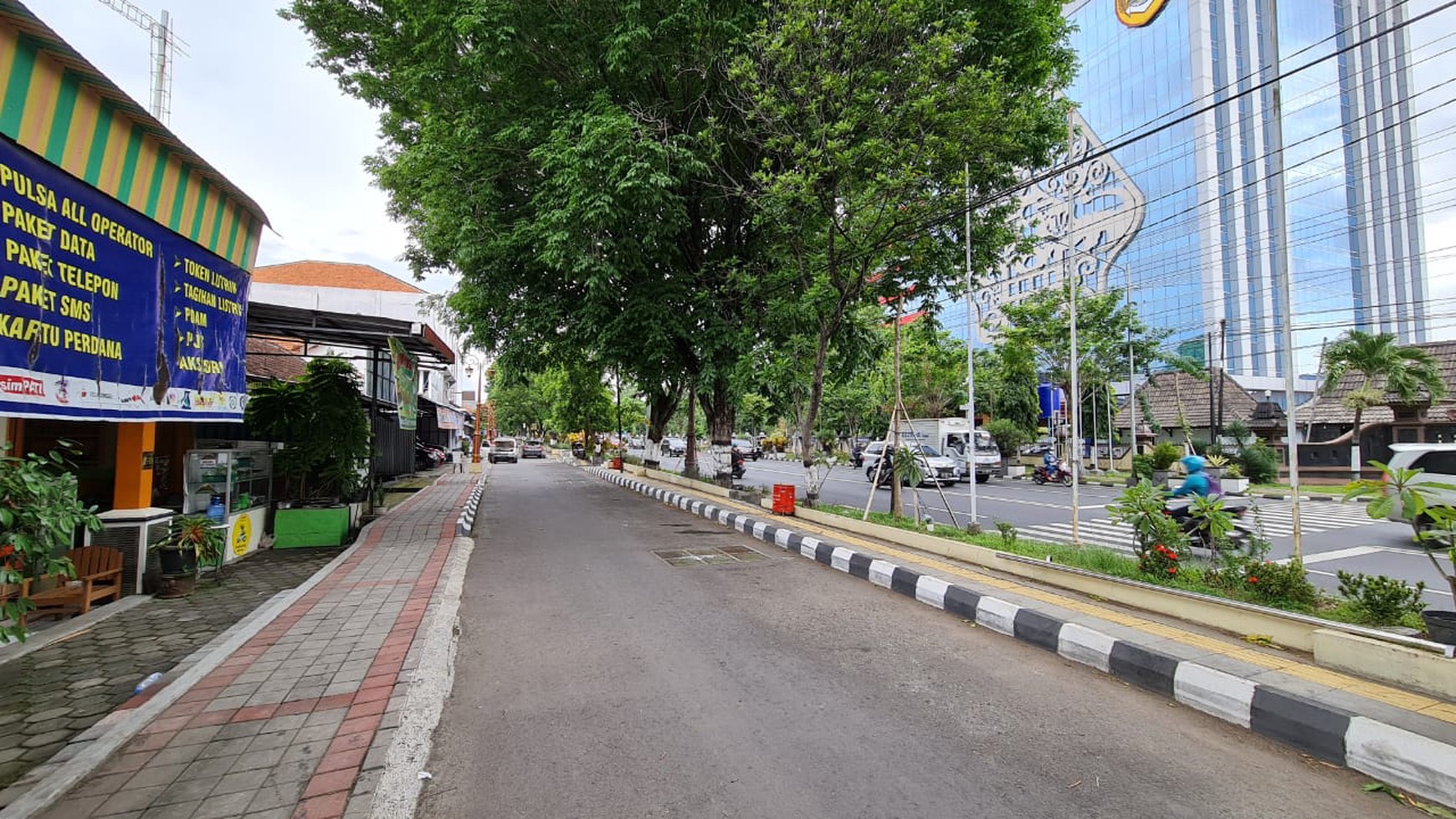 Dijual Lahan dan Bangunan Dengan Lokasi Sangat Strategis di Pinggir Jalan Utama Sukoharjo Solo