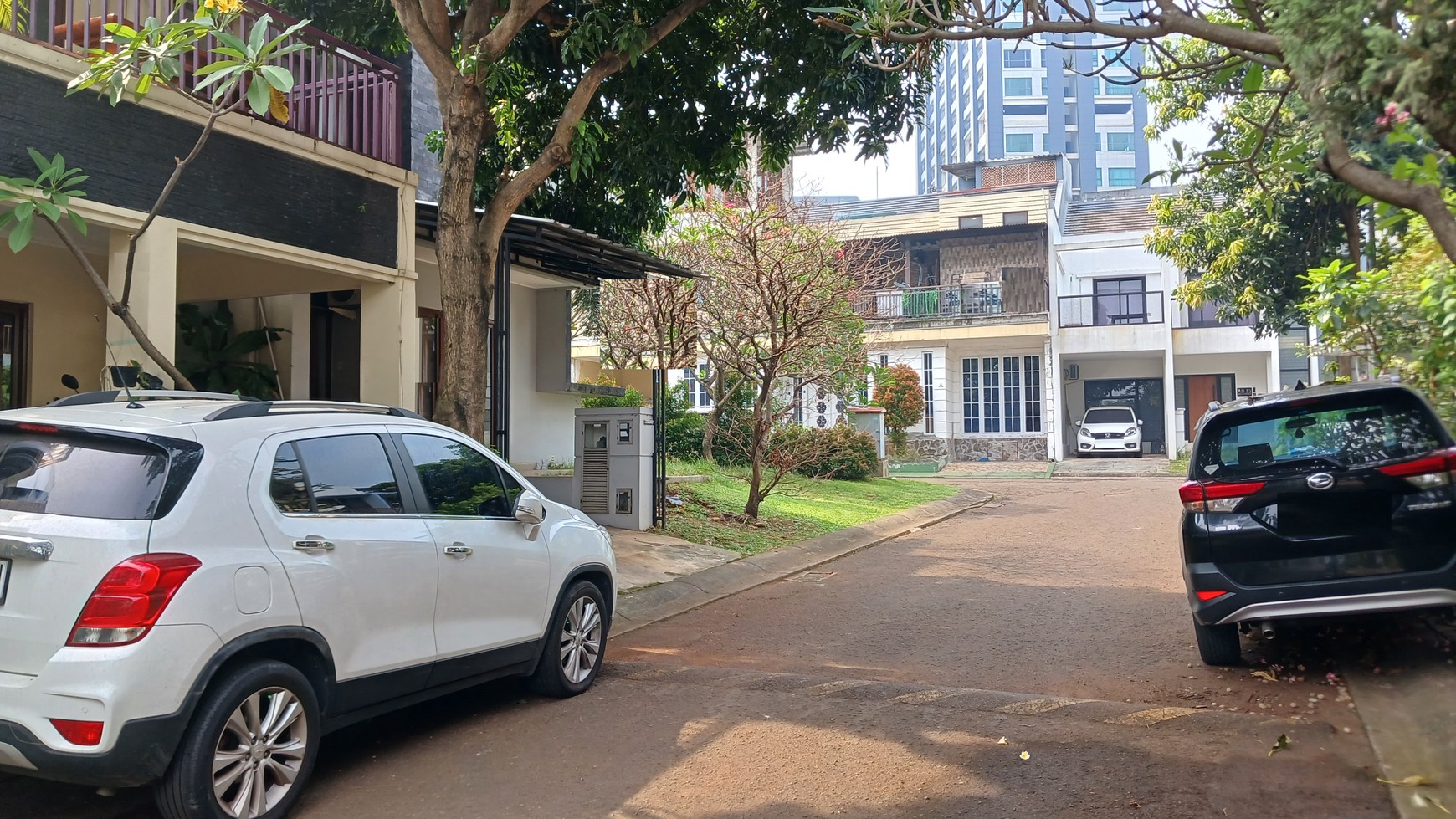 Rumah Minimalis, bebas banjir dalam cluster di Bintaro Sektor 9