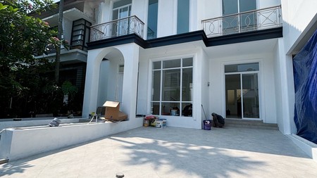 BRAND NEW EROPA CLASSIC HOUSE IN DESIGN DI BINTARO JAYA SEKTOR 9, TANGERANG SELATAN