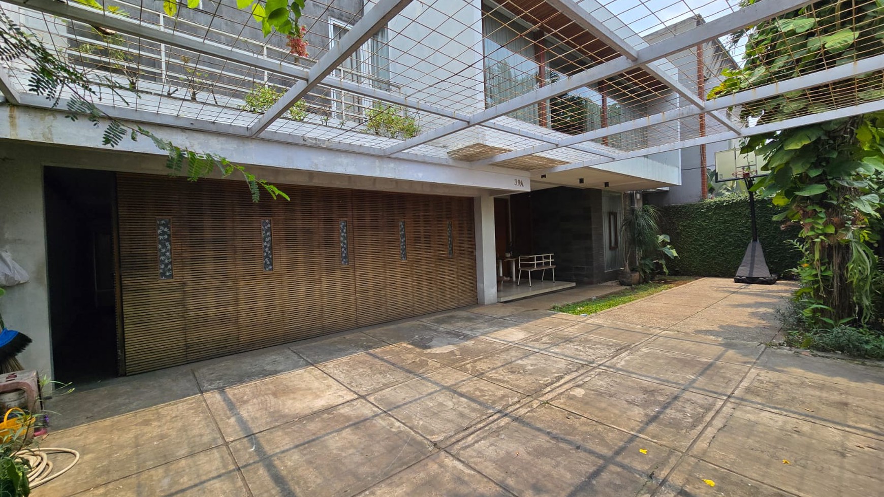 Rumah Bagus Ada Kolam Renang di Komp Unilever, Jl Mertilang, Pesanggrahan, Jakarta Selatan