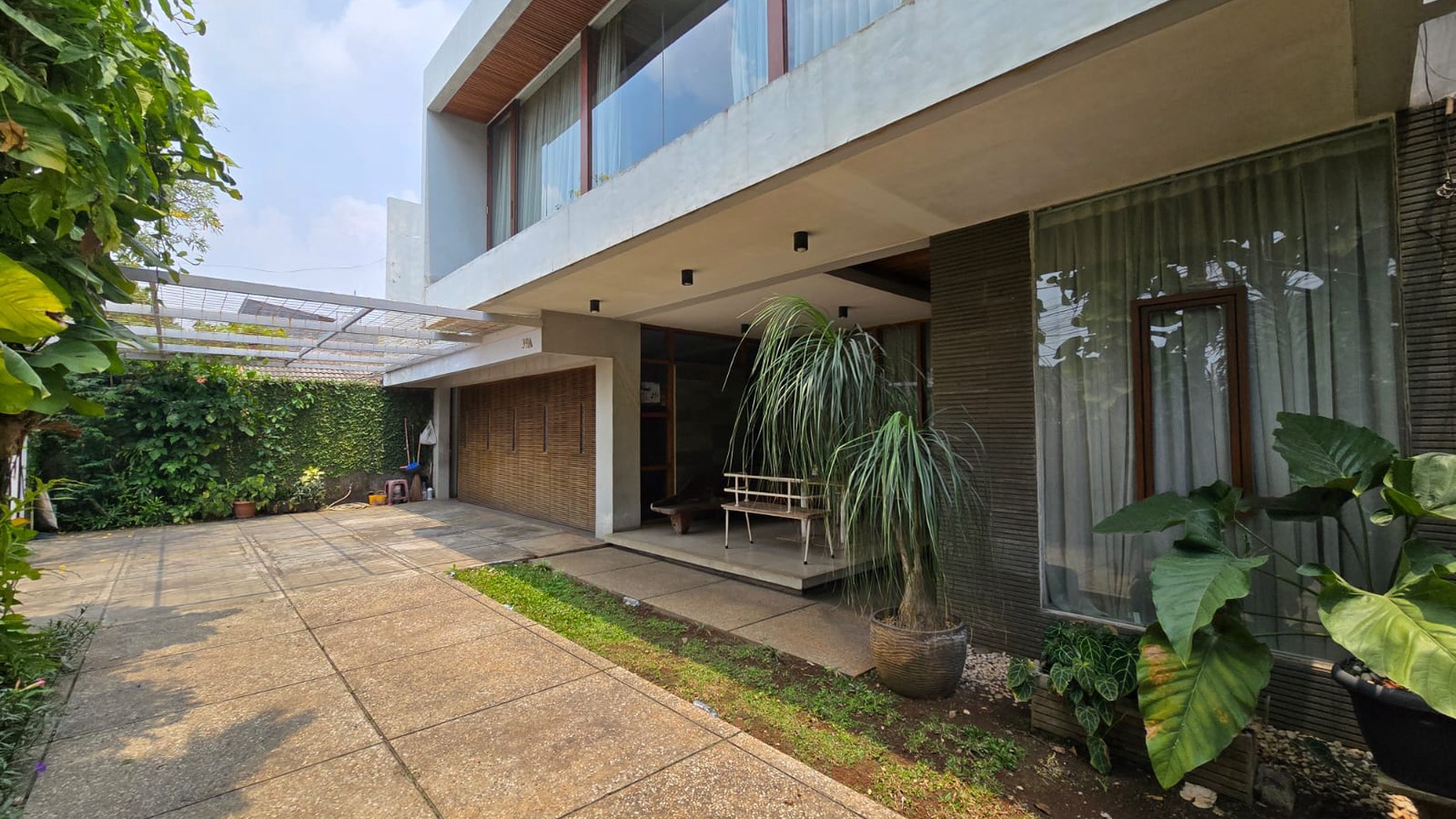 Rumah Bagus Ada Kolam Renang di Komp Unilever, Jl Mertilang, Pesanggrahan, Jakarta Selatan