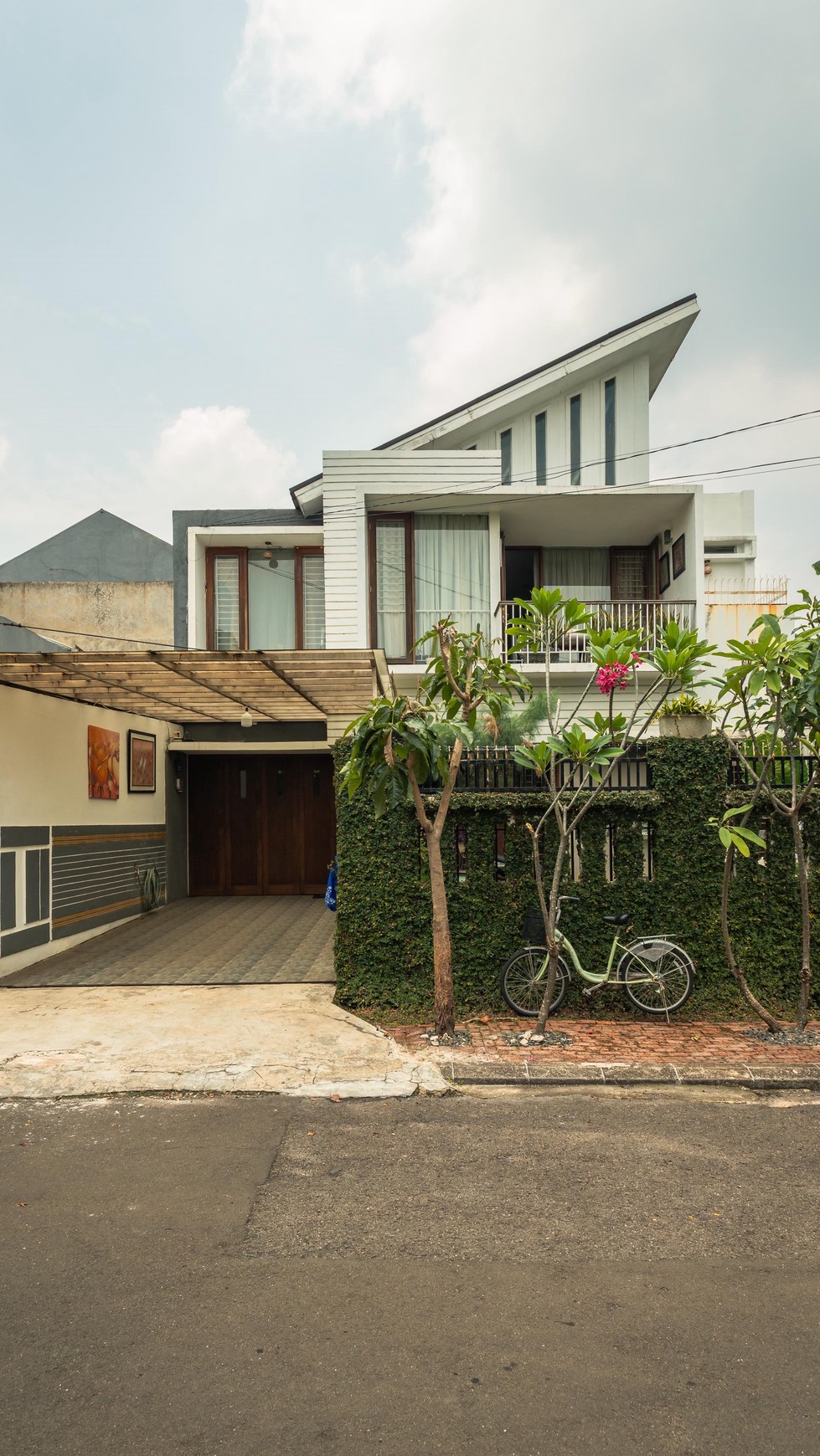 Rumah Bagus Keren Diarae Cluster Villa Dago Pamulang, Dekat UnPam