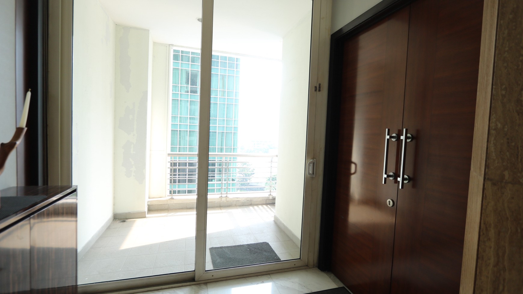 APARTEMEN THE PEAK SUDIRMAN 3 BR 232 m2, FULL FURNISHED, MEWAH, SIAP HUNI, HARGA TERBAIK