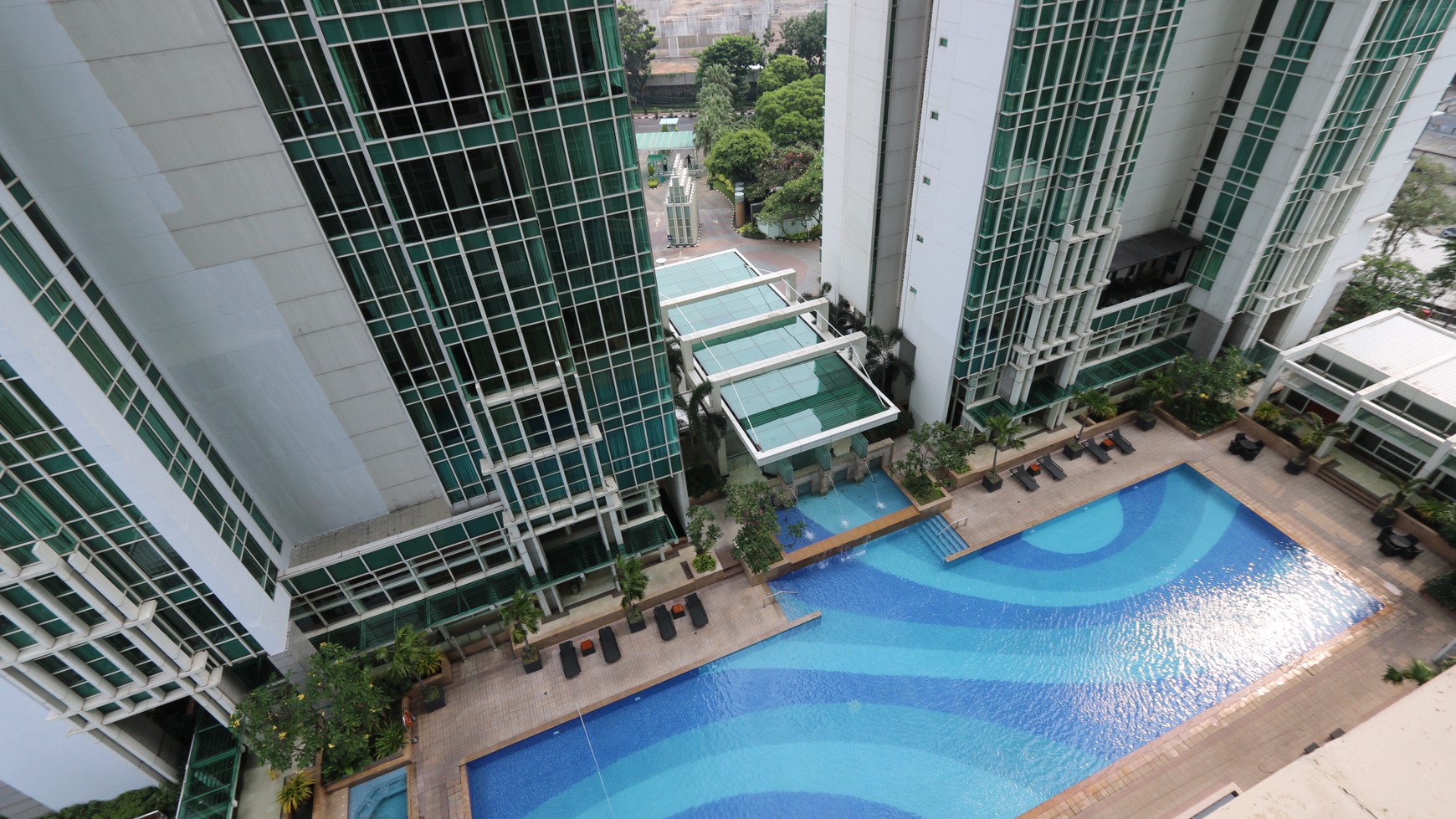 APARTEMEN THE PEAK SUDIRMAN 3 BR 232 m2, FULL FURNISHED, MEWAH, SIAP HUNI, HARGA TERBAIK