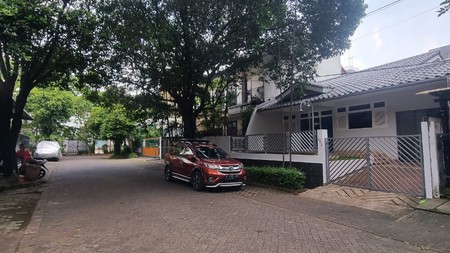 Rumah terawat siap huni area nyaman dan asri Pondok indah