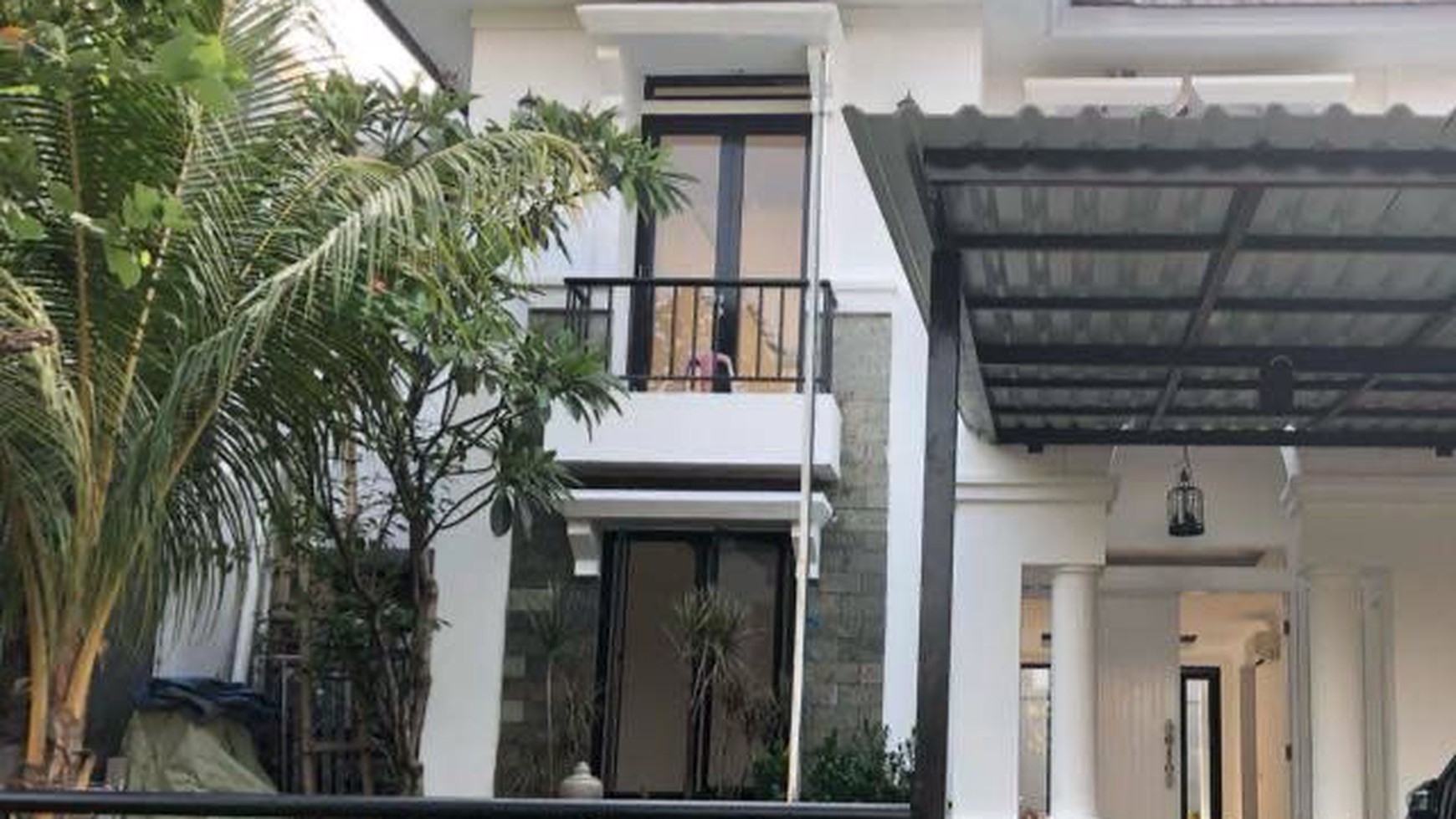 Dijual Rumah Lux  Fully  Furnished di Boulevard Kota Wisata 