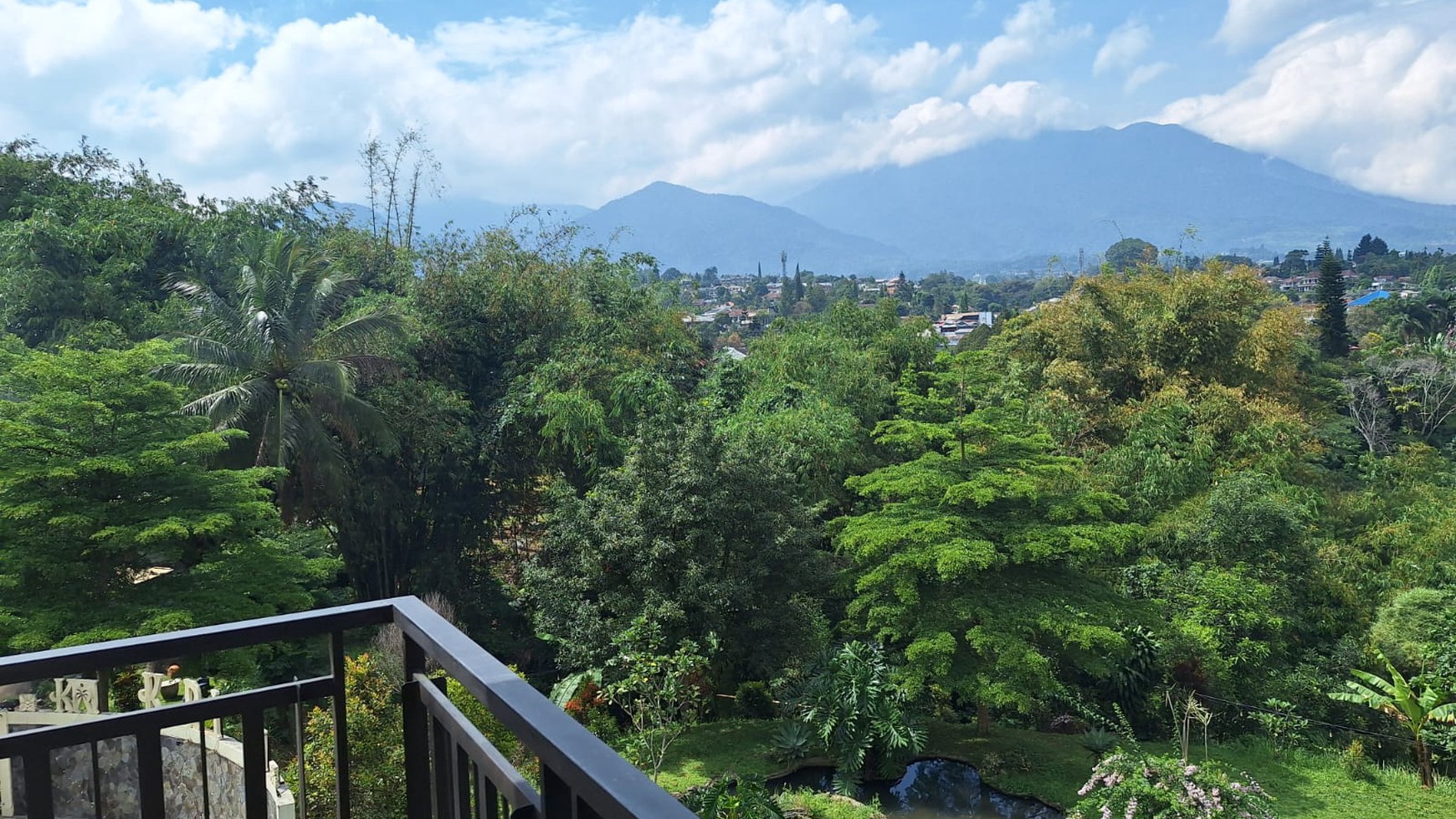 Dijual Hotel Megah di Raya Puncak Bogor