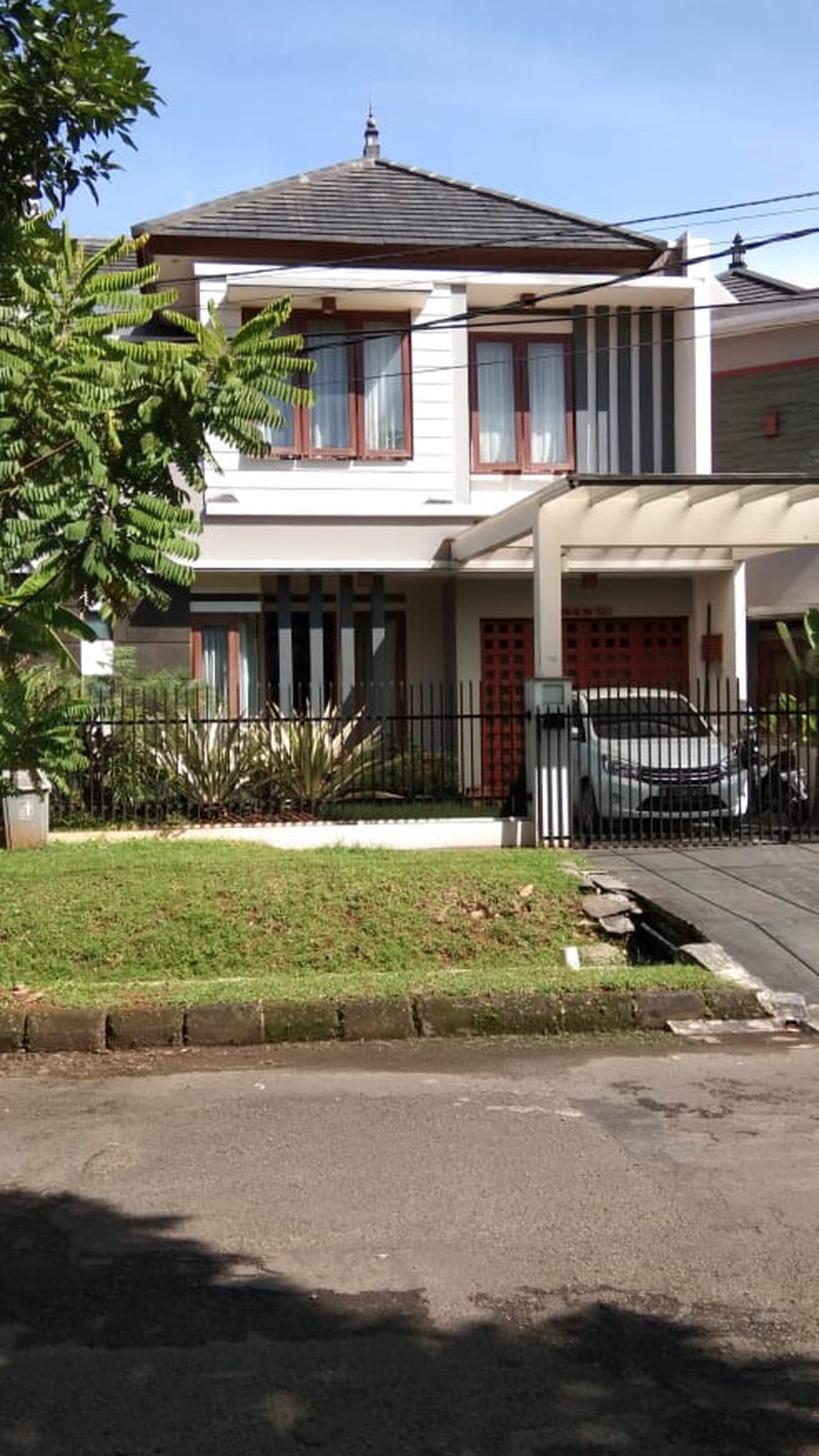 Rumah jalan utama Bintaro Jaya sek 9