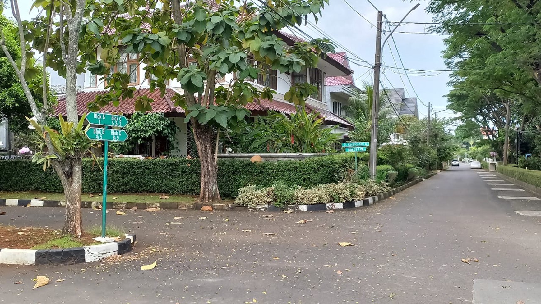 Rumah Hoek Di Perumahan Lebak Bulus