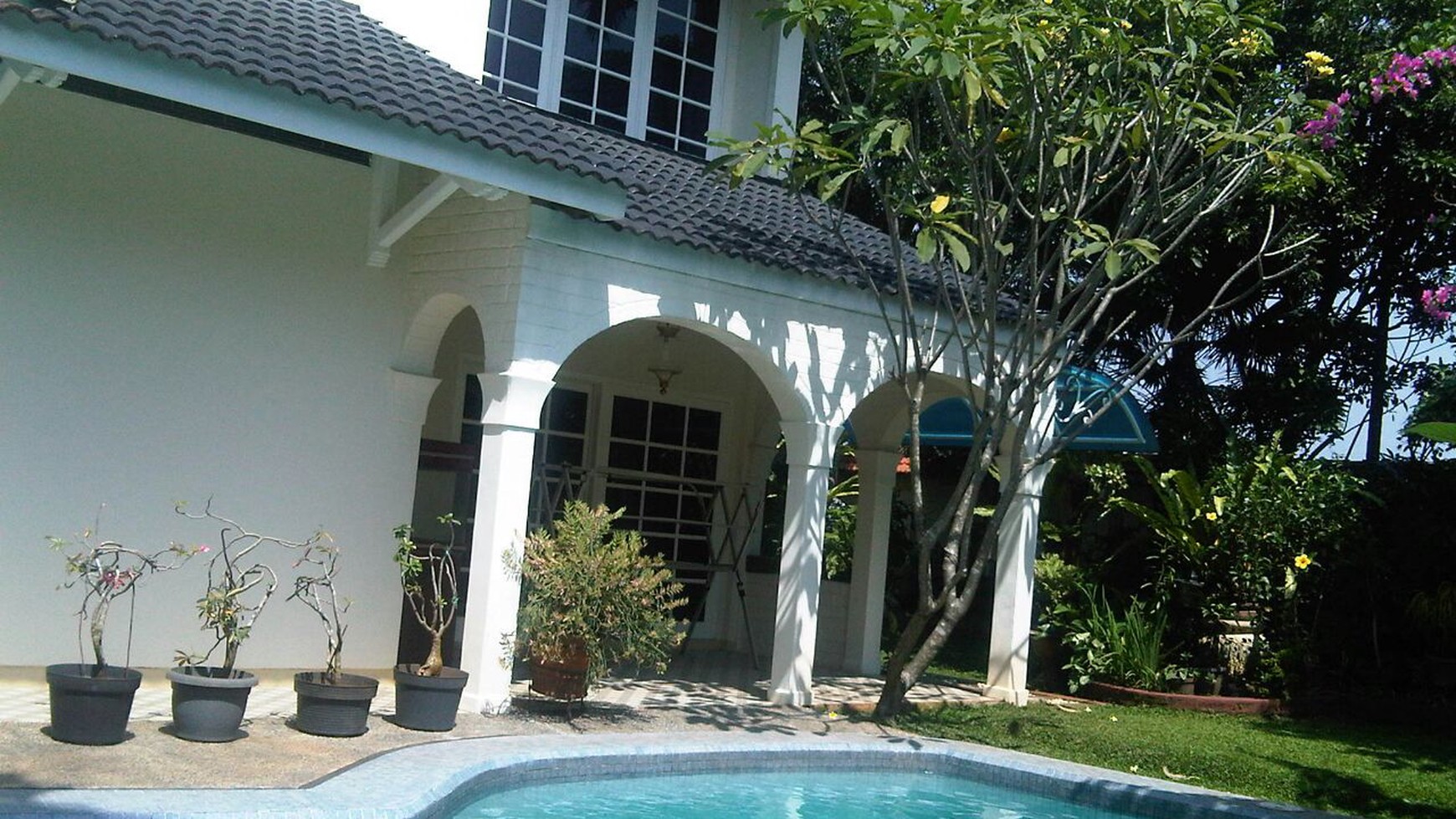 Rumah pool di Cinere Limo.