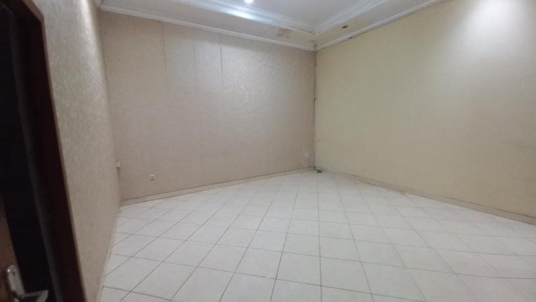 Rumah Mewah Semi Furnished di Tebet 