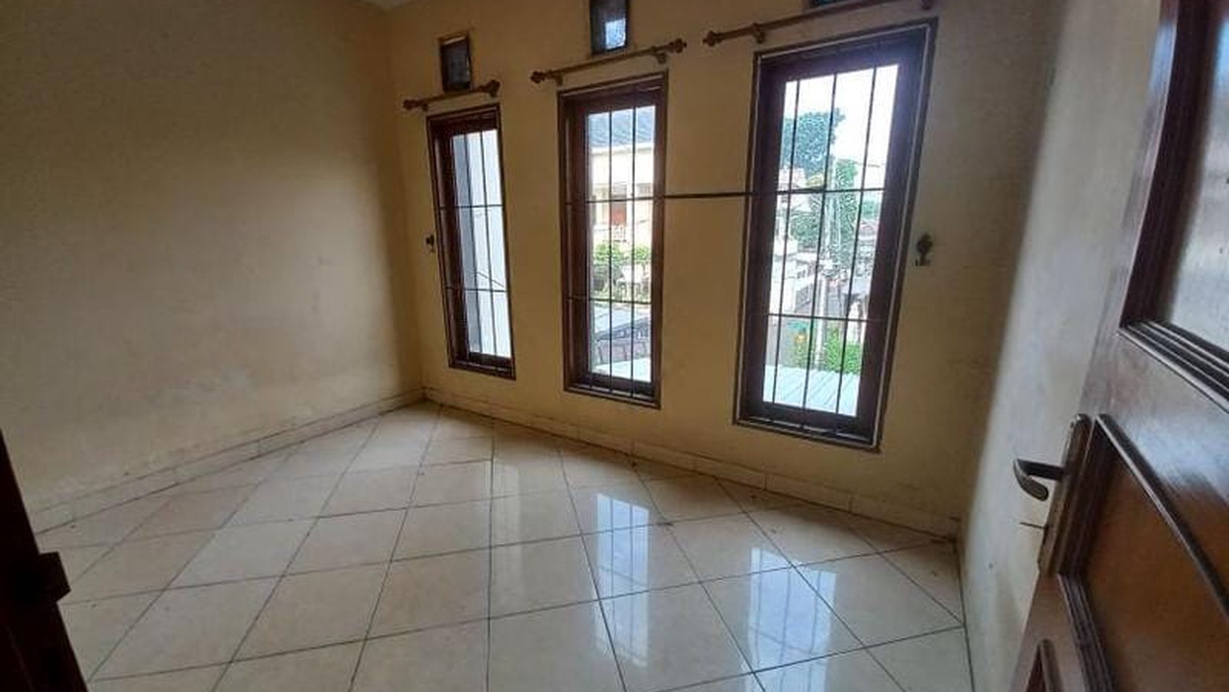 Rumah Mewah Semi Furnished di Tebet 