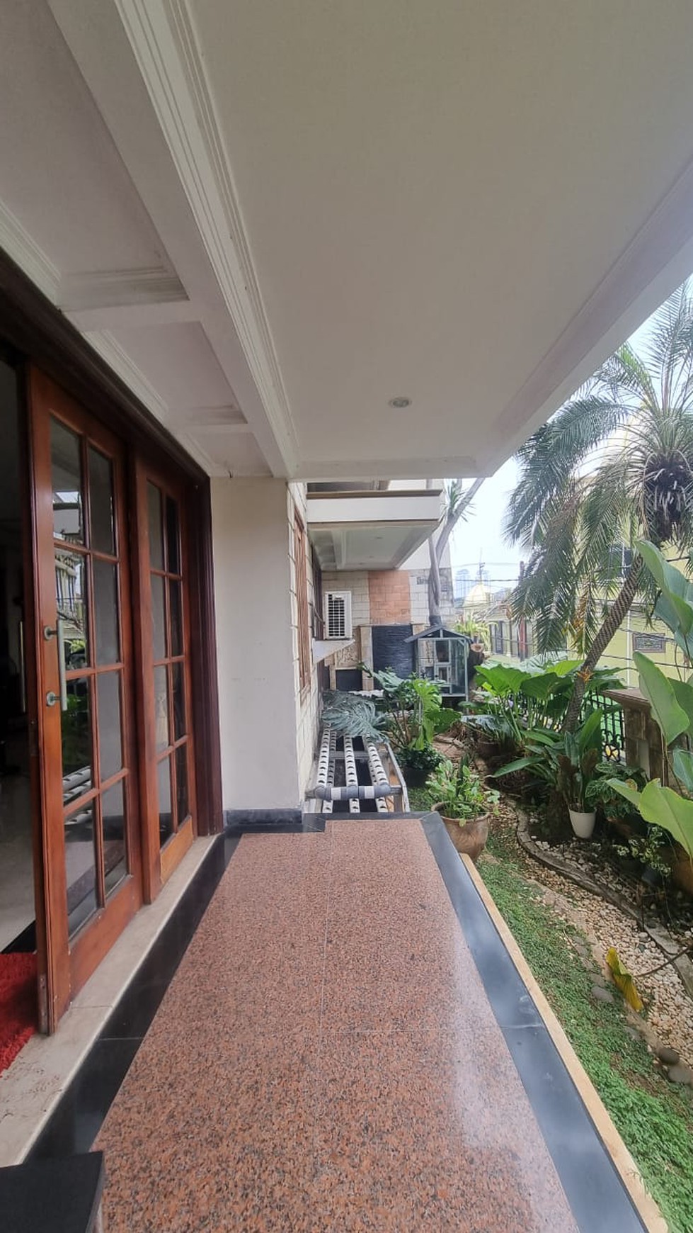 Rumah mewah fully furnished dalam perumahan Permata Hijau dua