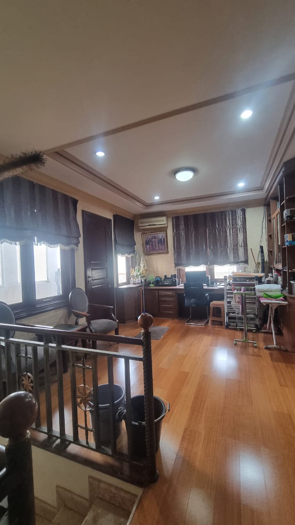 Rumah mewah fully furnished dalam perumahan Permata Hijau dua