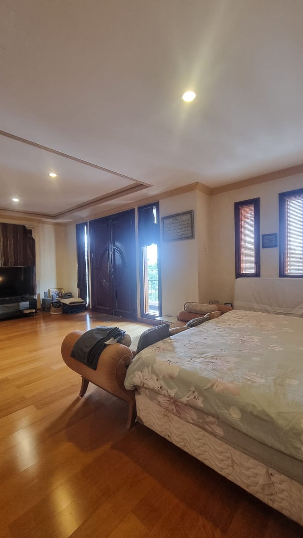 Rumah mewah fully furnished dalam perumahan Permata Hijau dua