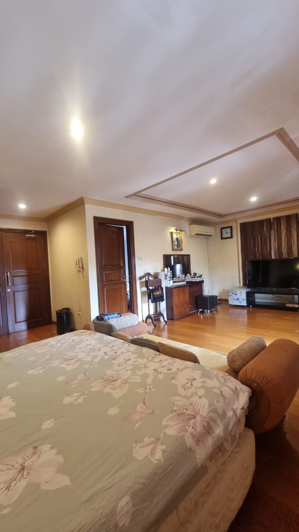 Rumah mewah fully furnished dalam perumahan Permata Hijau dua