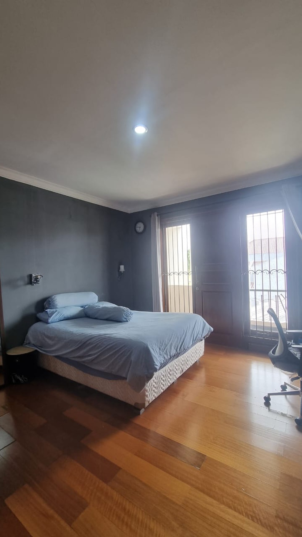 Rumah mewah fully furnished dalam perumahan Permata Hijau dua