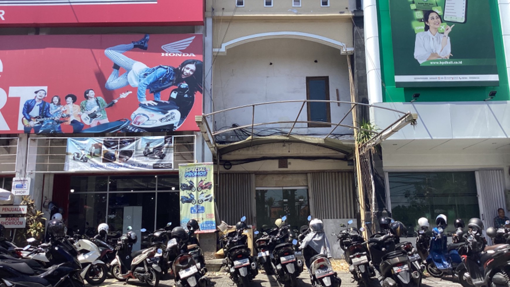 Comercial Freehold in Main Road Nusa Dua -     -      2