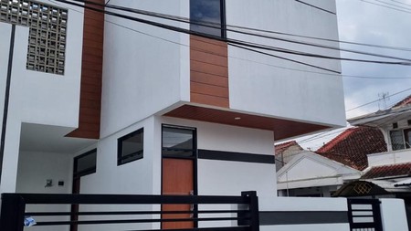 Rumah Minimalis Asri di jl Saturnus Utara Bandung