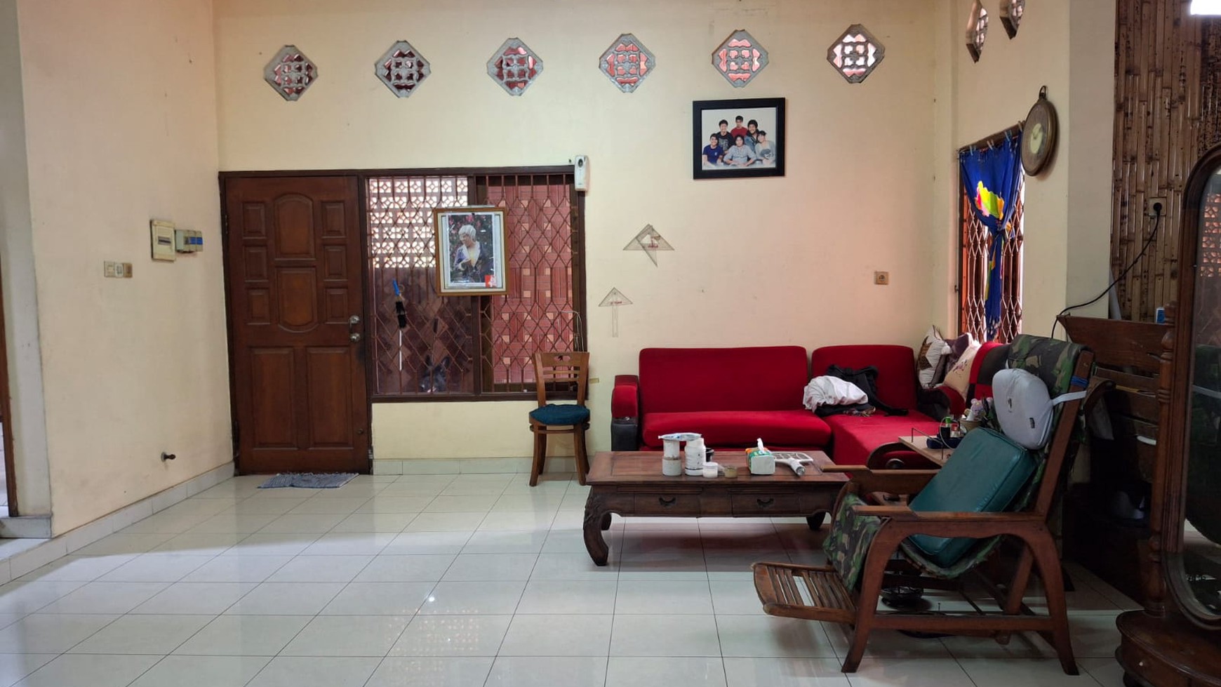 Rumah Asri Terawat 3 Lantai  di jl Permana Bandung