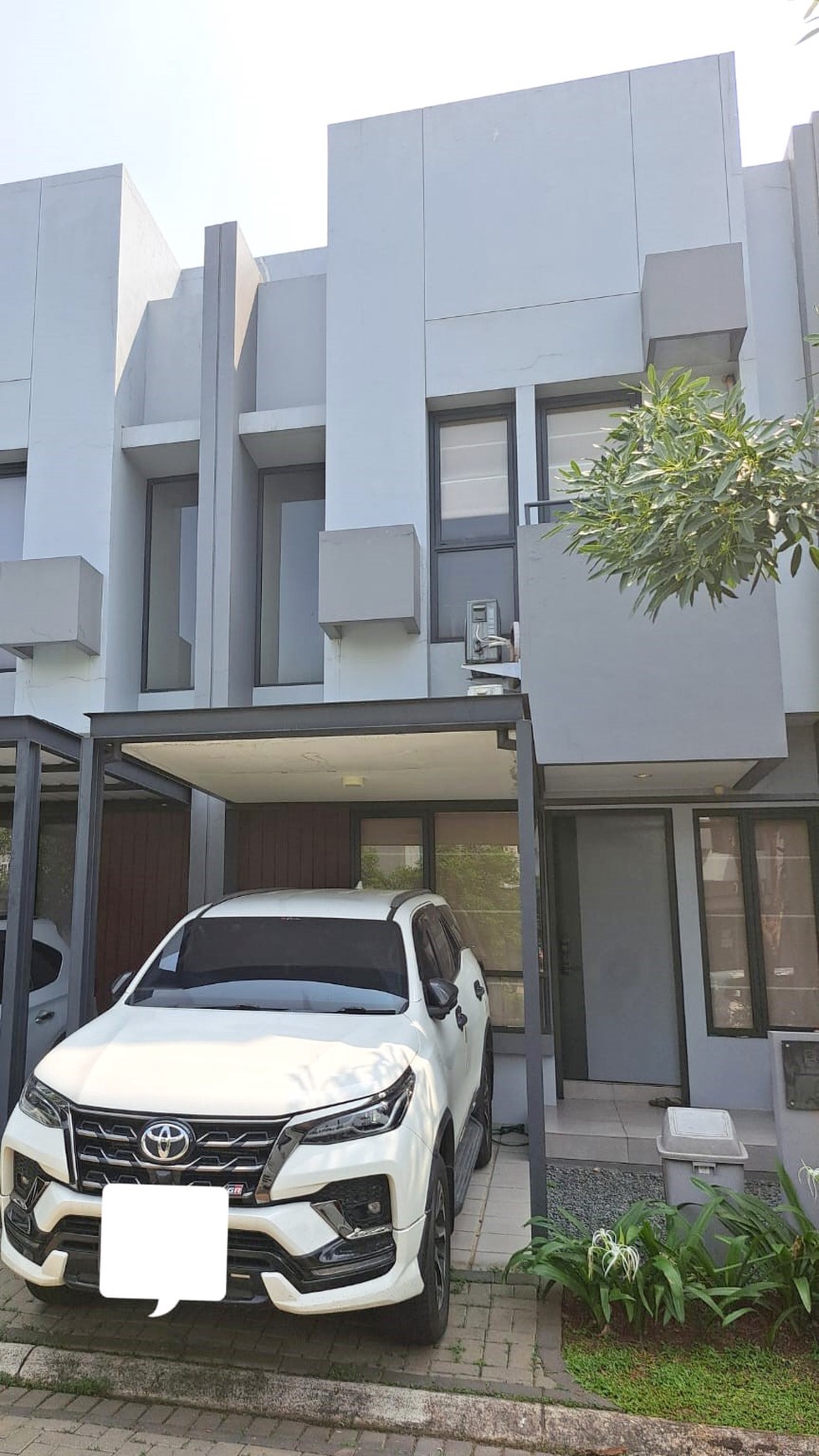 Rumah Minimalis Modern di Tabebuya Cluster Invensihaus BSD City