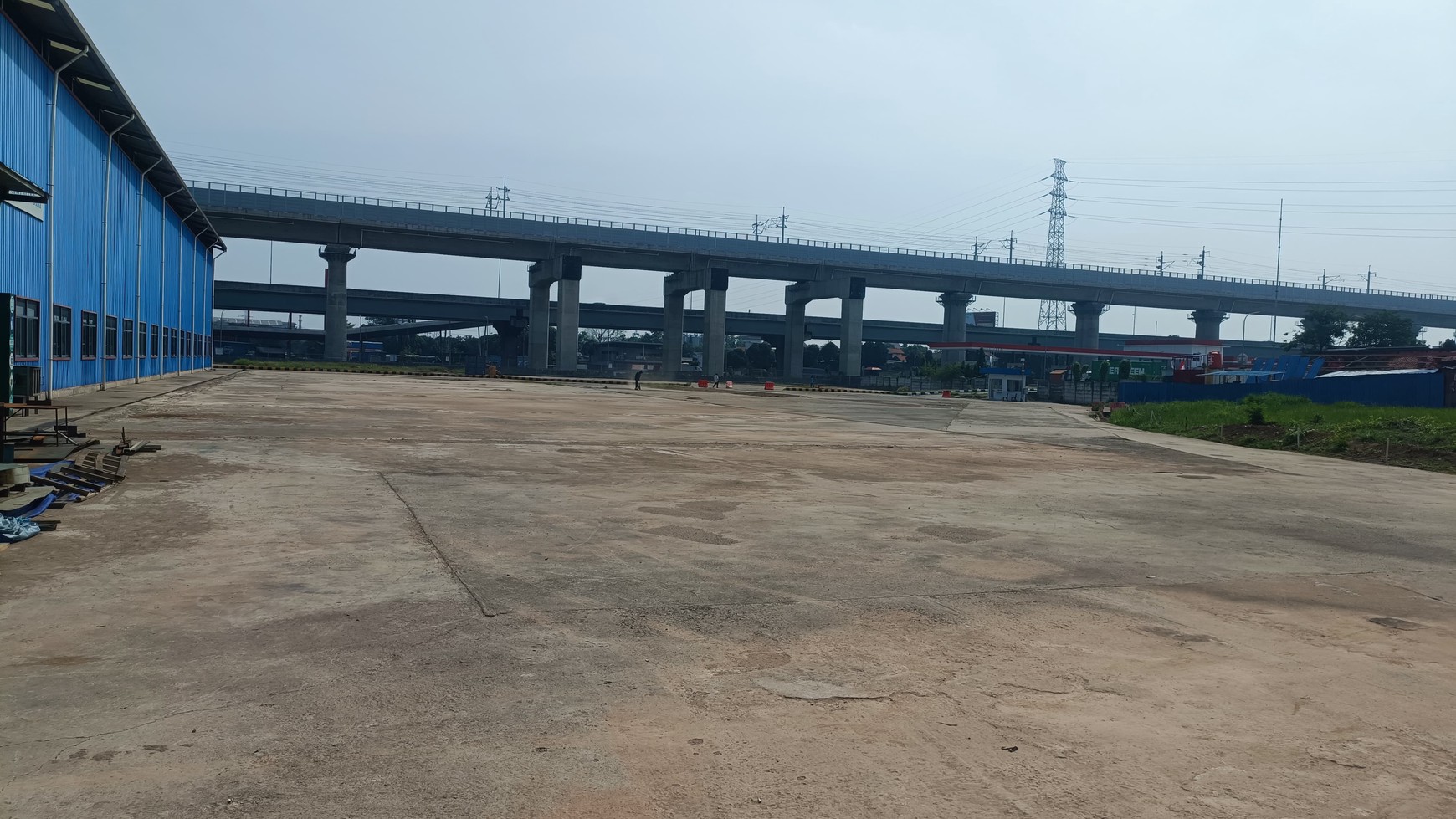 GUDANG DI KAWASAN LOGISTIK SELANGKAH DARI JALAN TOL FASILITAS LENGKAP