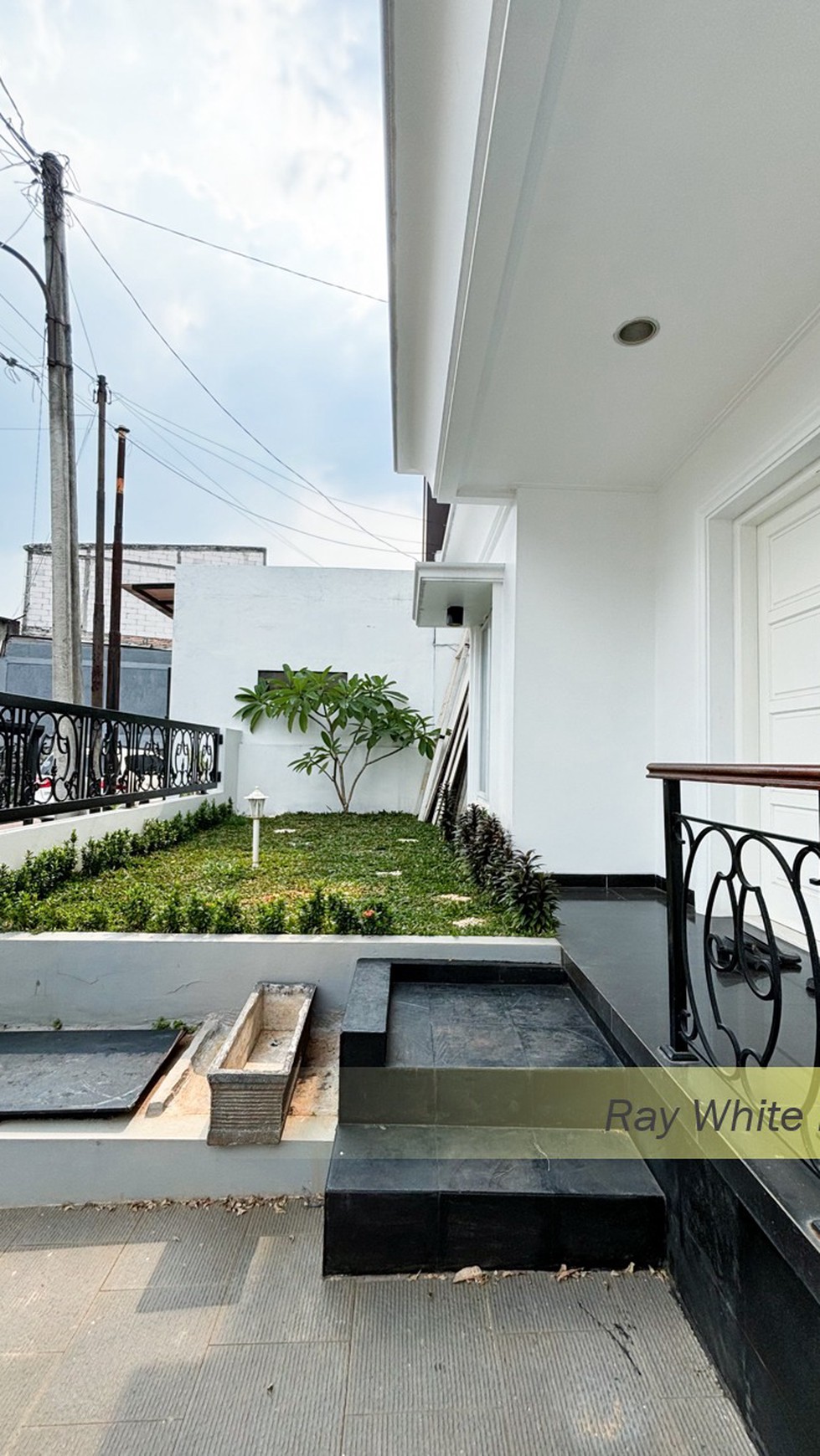 RUMAH MODERN CLASSIC HOUSE SIAP HUNI BINTARO JAYA SEKTOR 9, TANGERANG SELATAN #CH