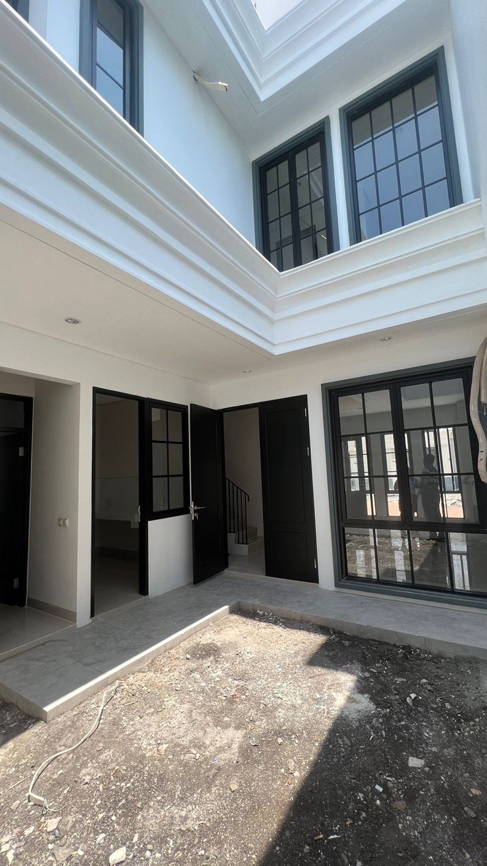 Dijual Rumah Dian Istana Wiyung Sby -The White House American Classic - SPESIAL ATTIC Room PLUS ROOFTOP Area dekat Citraland, Royal Residence, Pakuwon Mall, PTC