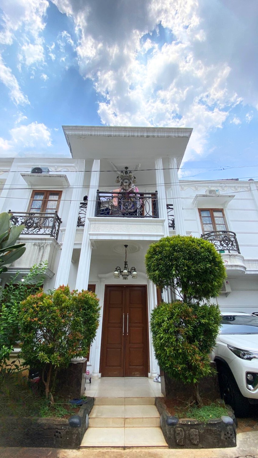 Rumah Modern Classic dalam Cluster Strategis di Jagakarsa, Jakarta Selatan