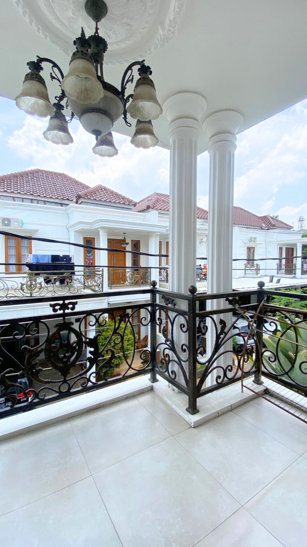 Rumah Modern Classic dalam Cluster Strategis di Jagakarsa, Jakarta Selatan