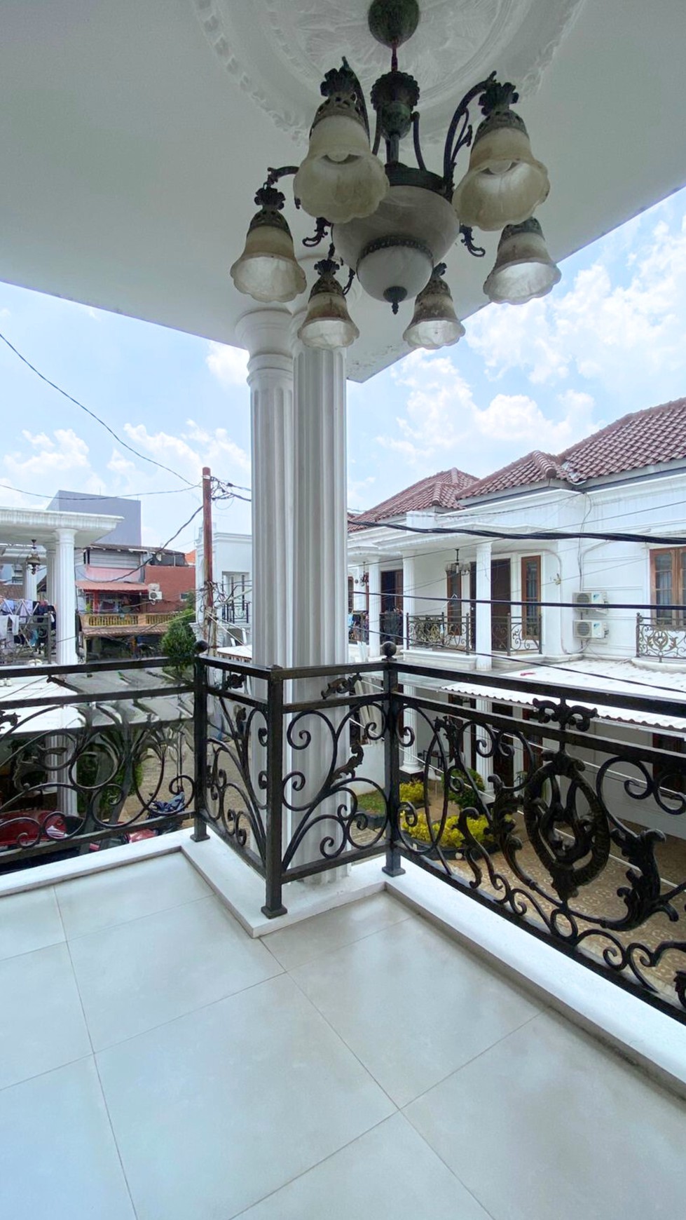 Rumah Modern Classic dalam Cluster Strategis di Jagakarsa, Jakarta Selatan