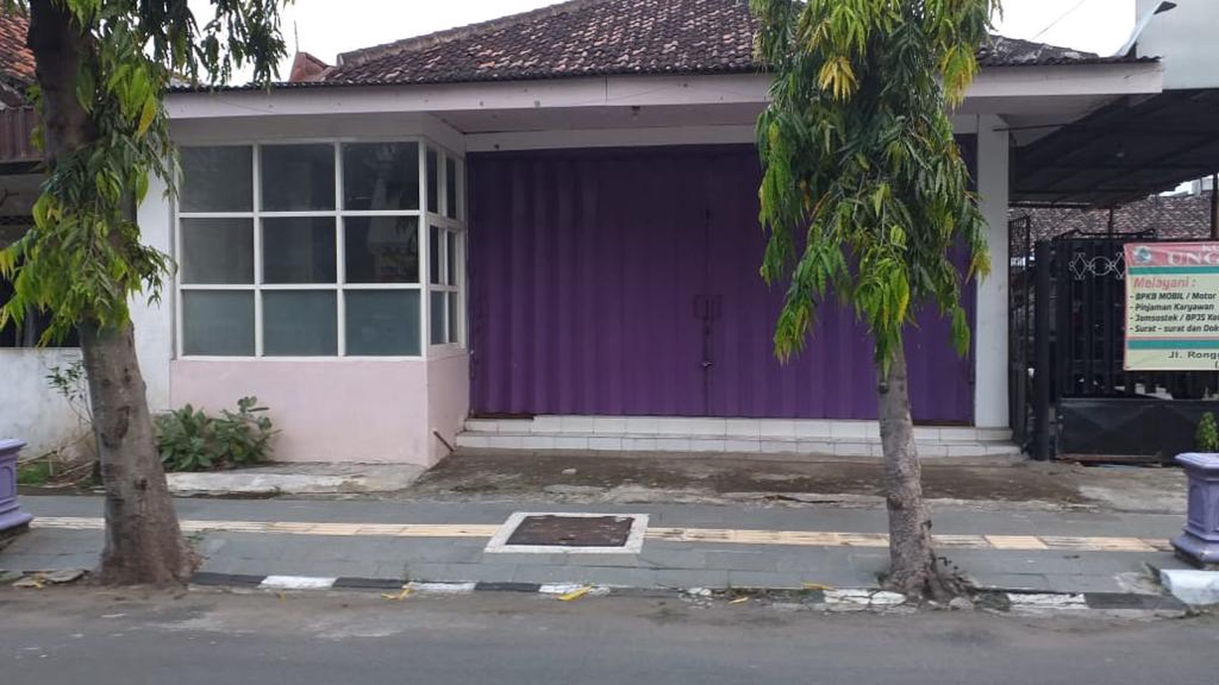 Dijual 1150 m2 Rumah Komersial Usaha Kota Kediri di Jalan Ronggowarsito - Garasi Carport 30 MOBIL cocok Buat Segala Usaha