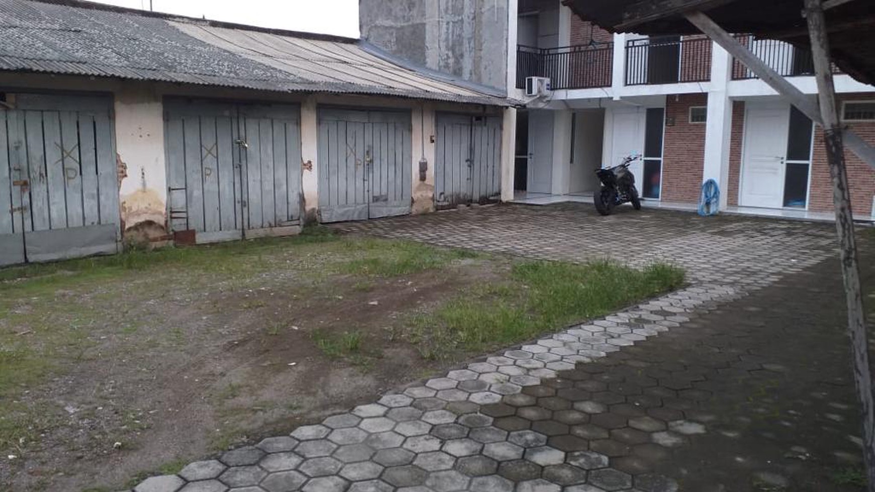 Dijual 1150 m2 Rumah Komersial Usaha Kota Kediri di Jalan Ronggowarsito - Garasi Carport 30 MOBIL cocok Buat Segala Usaha