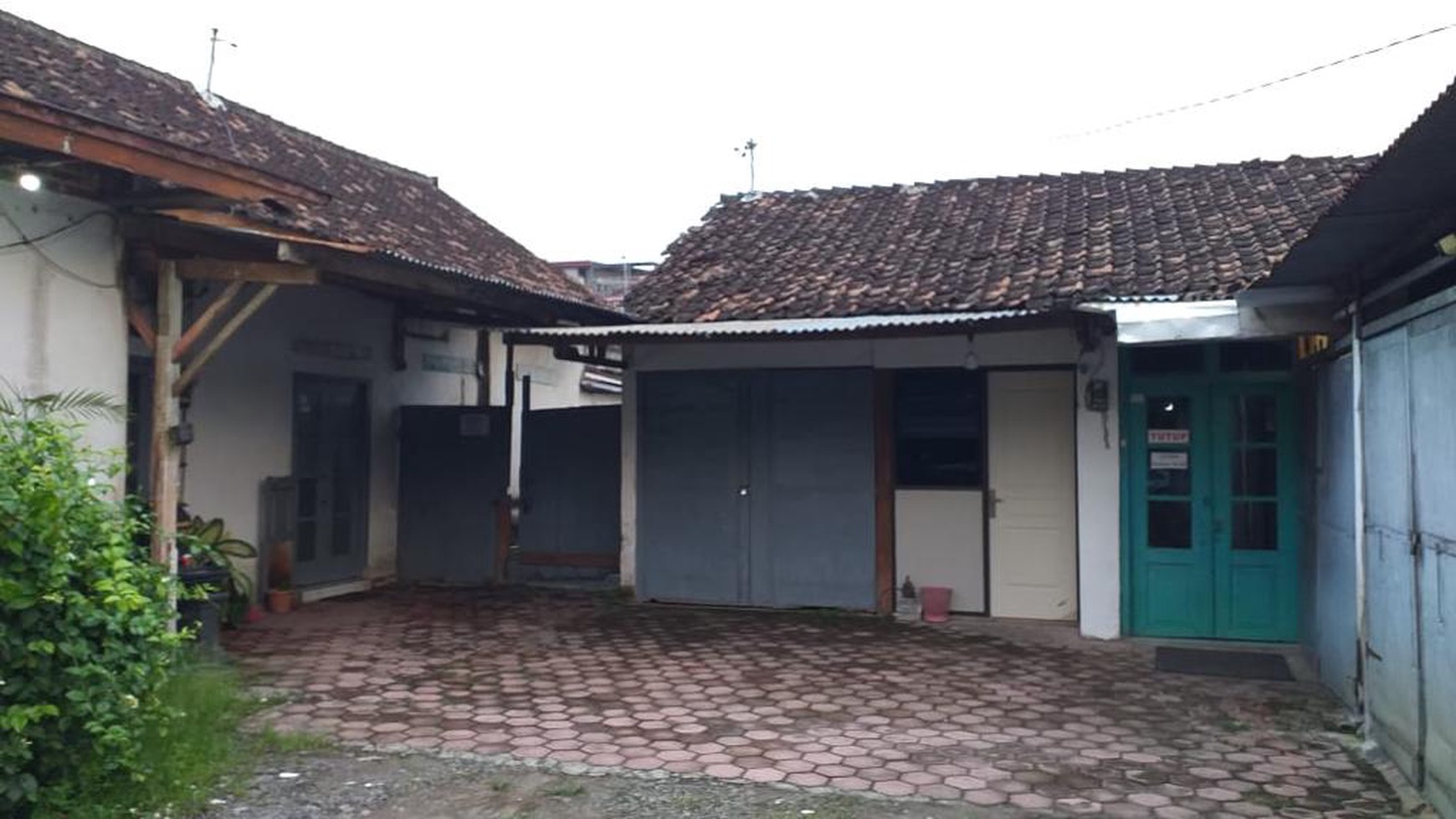 Dijual 1150 m2 Rumah Komersial Usaha Kota Kediri di Jalan Ronggowarsito - Garasi Carport 30 MOBIL cocok Buat Segala Usaha