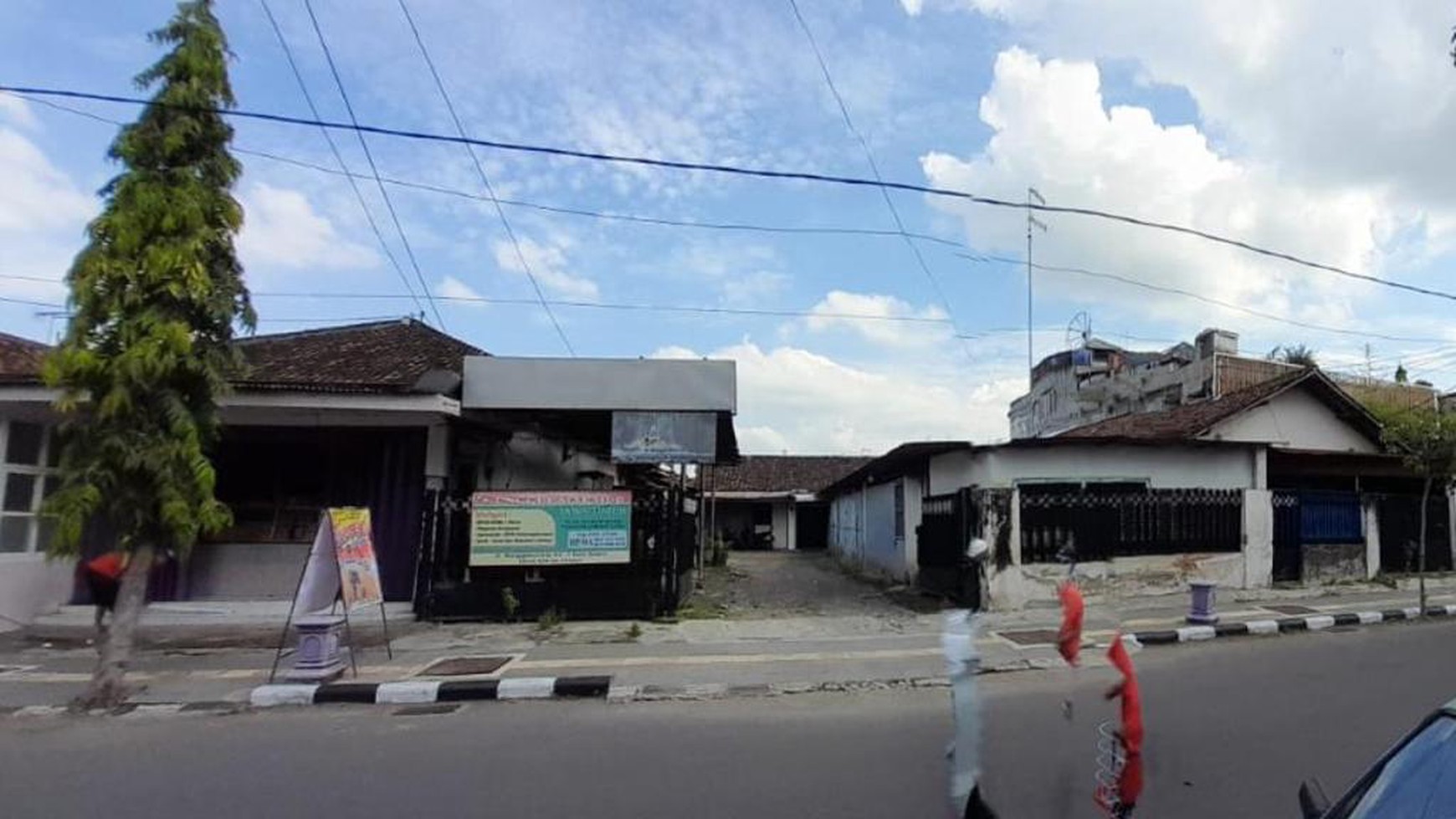 Dijual 1150 m2 Rumah Komersial Usaha Kota Kediri di Jalan Ronggowarsito - Garasi Carport 30 MOBIL cocok Buat Segala Usaha