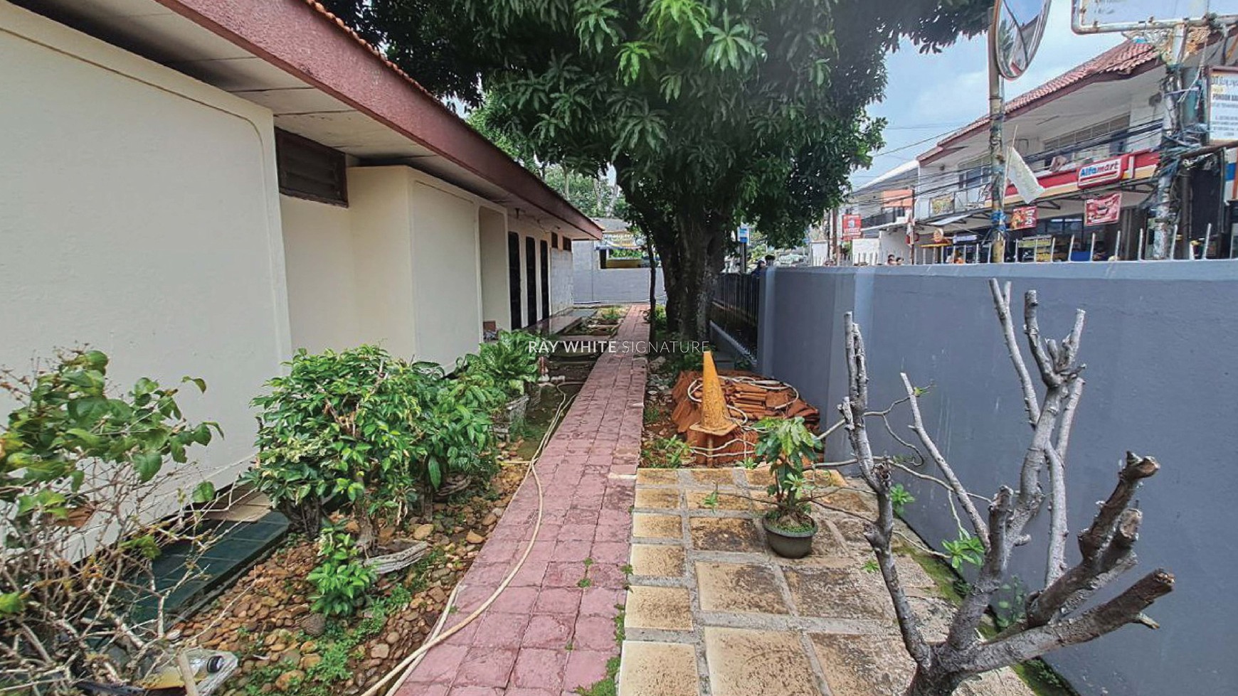 Rumah Posisi Hook Pinggir Jalan di Jl Kejaksaan Raya