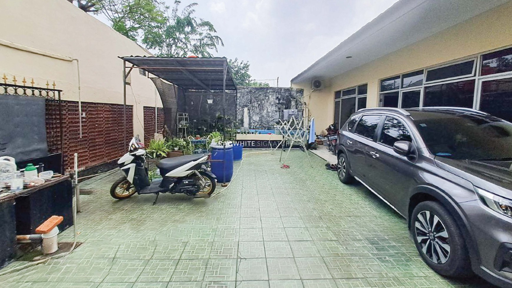 Rumah Posisi Hook Pinggir Jalan di Jl Kejaksaan Raya