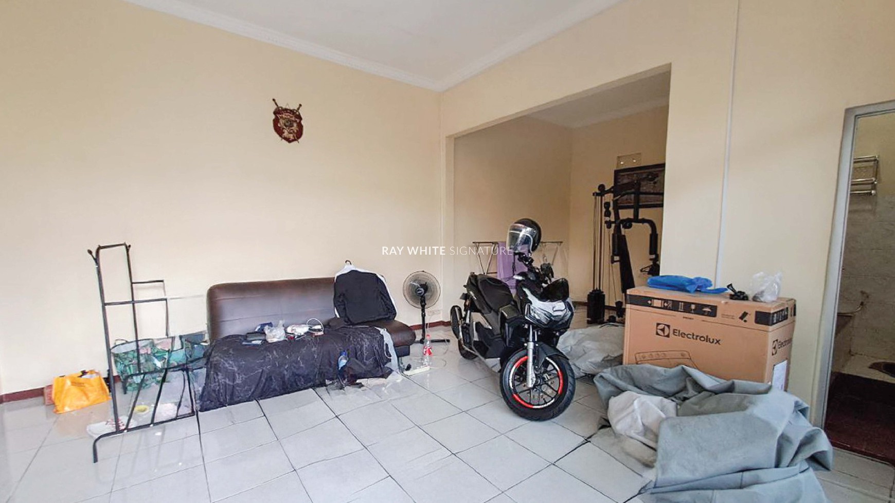 Rumah Posisi Hook Pinggir Jalan di Jl Kejaksaan Raya
