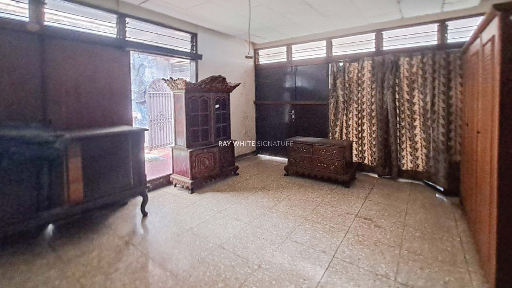 Rumah Posisi Hook Pinggir Jalan di Jl Kejaksaan Raya