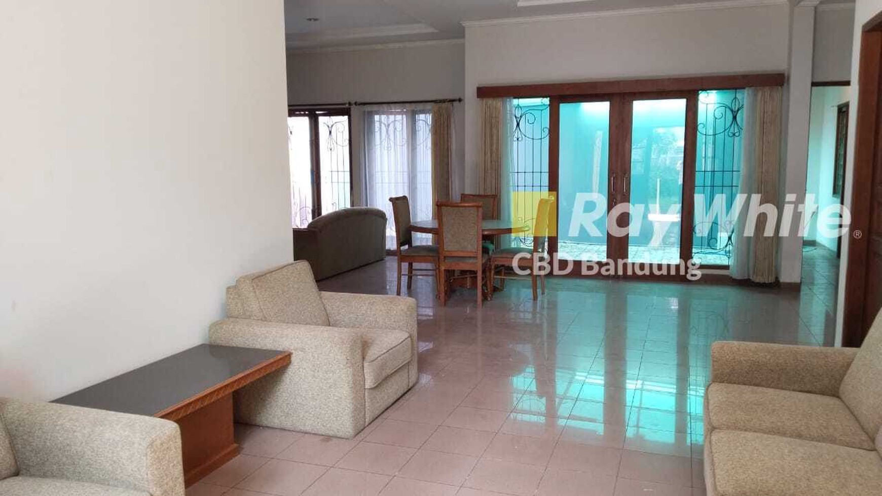 Rumah terawat Furnished di Setrasari Kulon siap huni