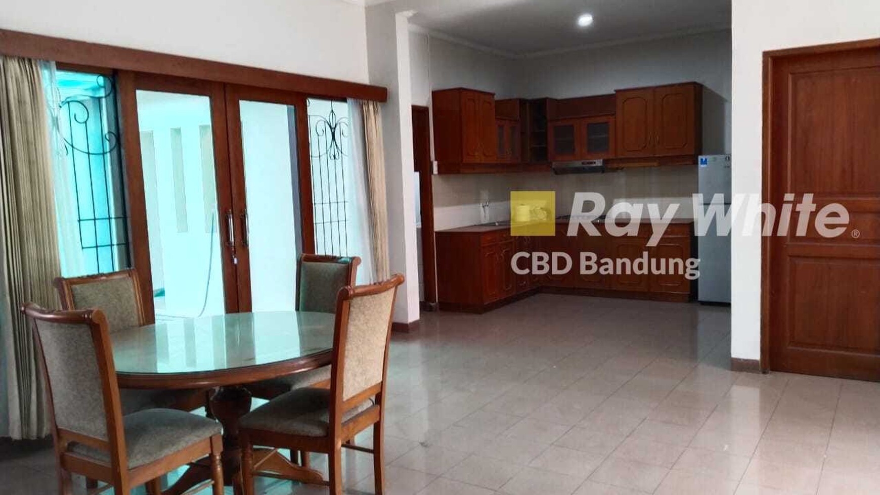 Rumah terawat Furnished di Setrasari Kulon siap huni