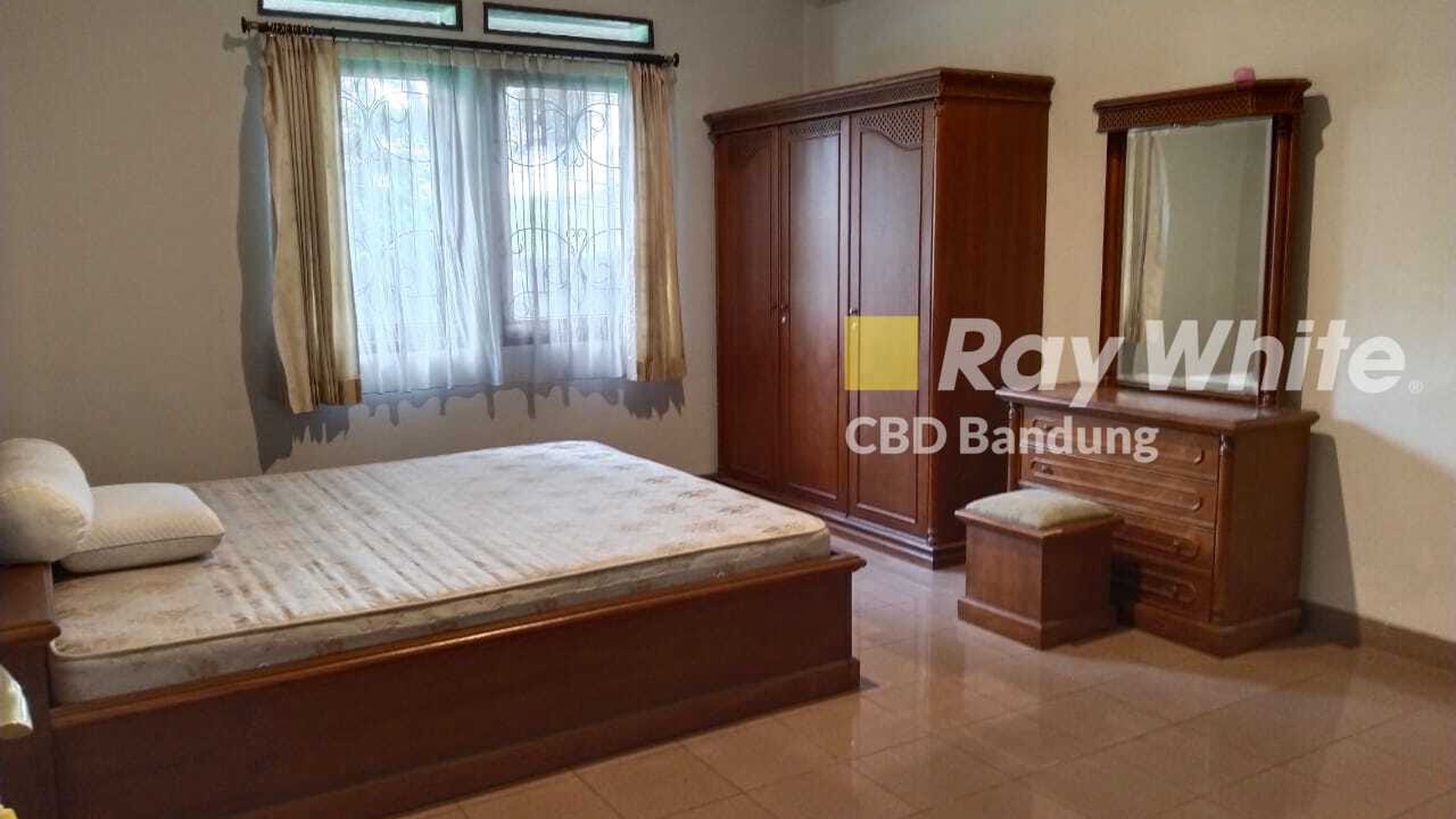 Rumah terawat Furnished di Setrasari Kulon siap huni