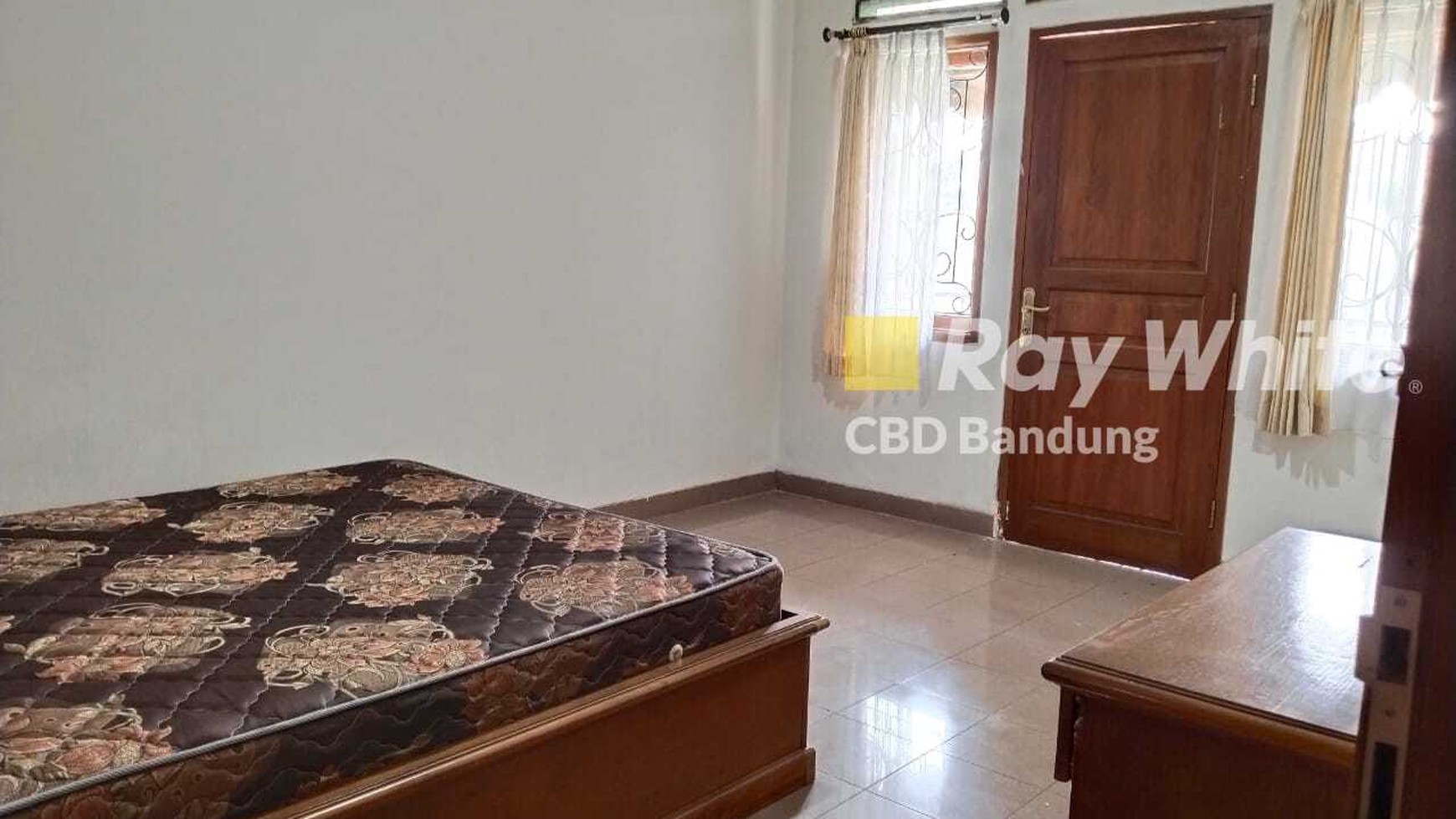 Rumah terawat Furnished di Setrasari Kulon siap huni