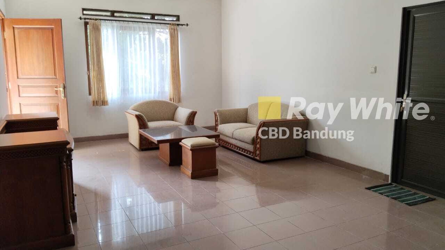 Rumah terawat Furnished di Setrasari Kulon siap huni