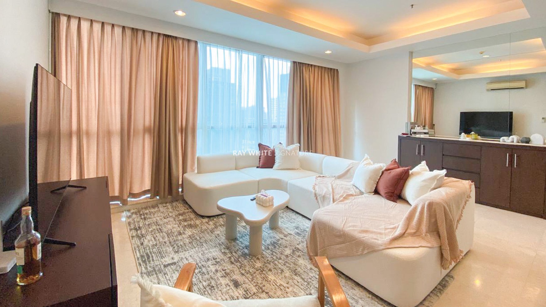 Sewa Apartement Setiabudi Residences 3 BR Lantai 28